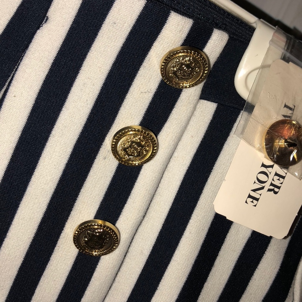 Shorts - Picture 3 of 3